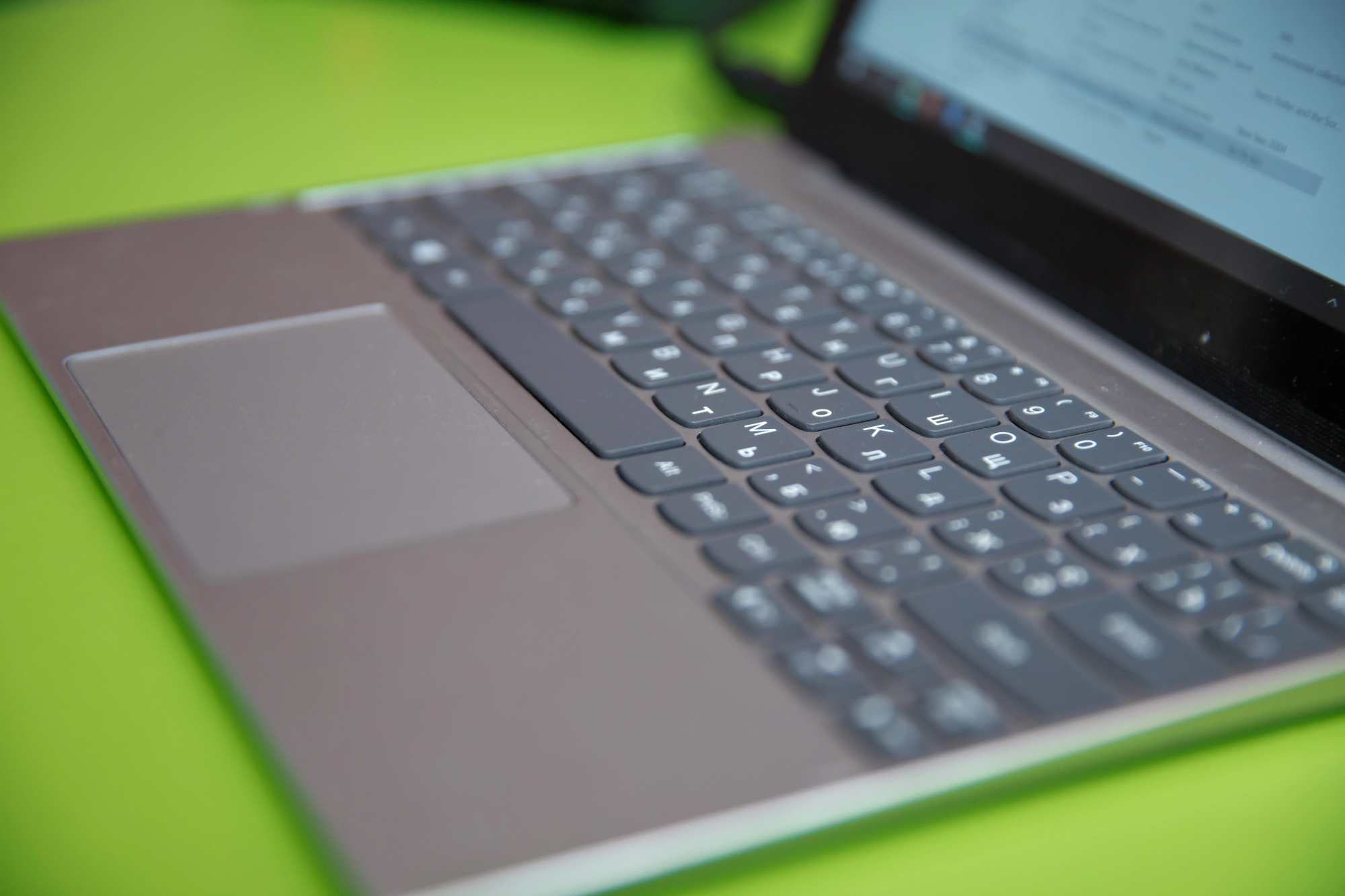 Kako je ekran za laptop Lenovo impresionirao kupca